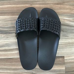 OluKai women’s sandals